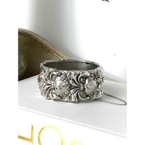 Vintage Wide Silver Tone Bracelet Whiting and Davis Style Repousse Floral Bangle